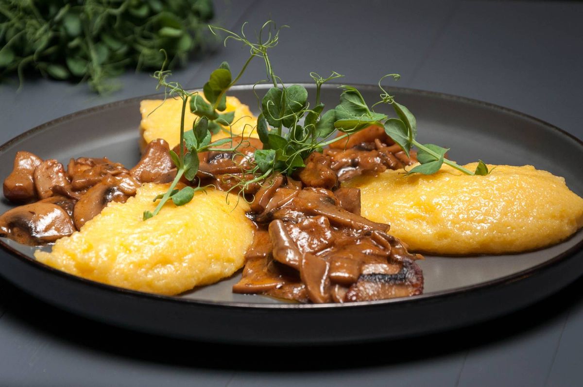 Tochitura de Ciuperci cu Mamaliga